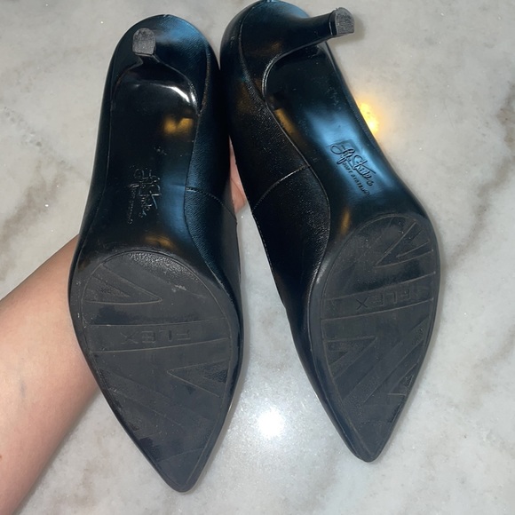 Black Pointed Toe Heels - Picture 6 of 6